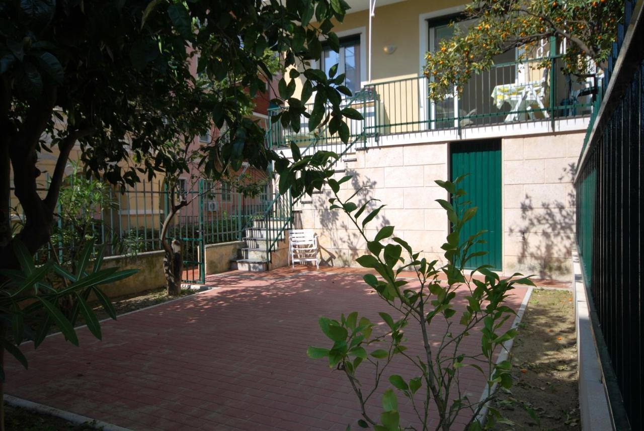 Appartamenti Con Giardino E Posto Auto Per Famiglie 피날레리구레 외부 사진